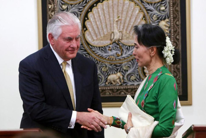 Myanmar’s leader Aung San Suu Kyi, right, shakes hands with visiting U.S. Secretary of State Rex Tillerson after their press conference at the Foreign Ministry office in Naypyitaw, Myanmar, Wednesday, Nov. 15, 2017. (AP Photo/Aung Shine Oo)