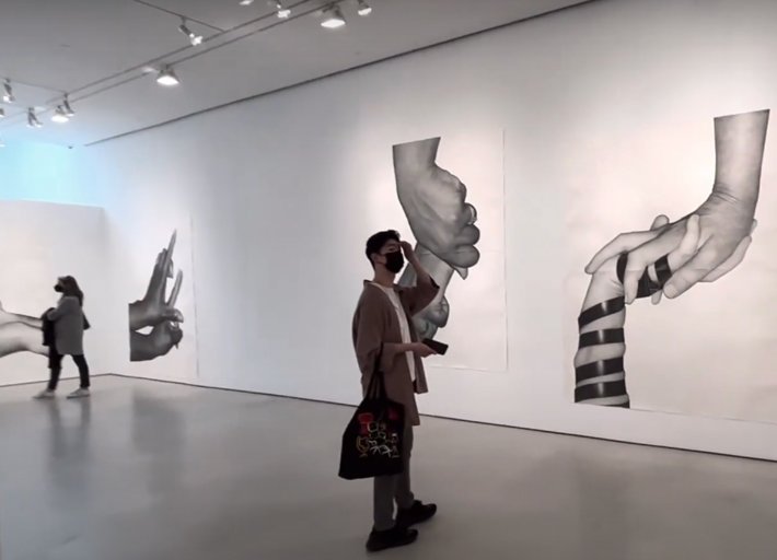 Karl Haendel’s “Praise New York“ exhbit at Mitched-Innes & Nash Gallery in New York (image courtesy of YouTube)