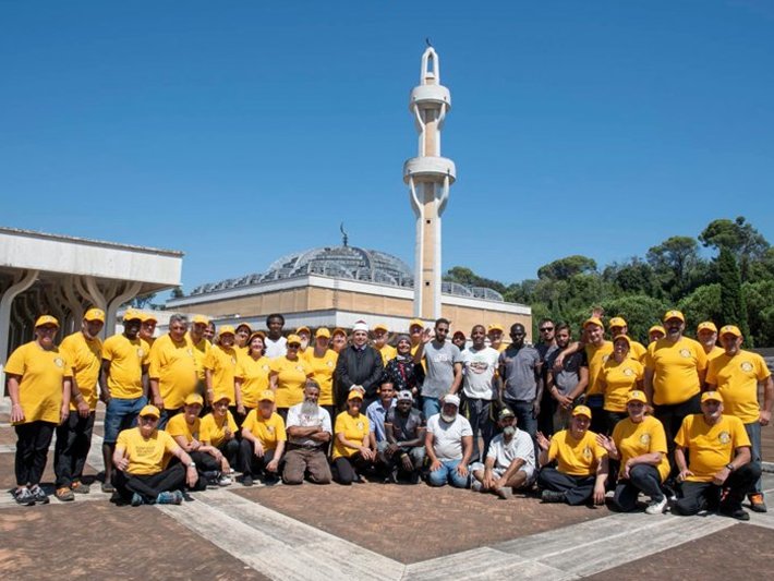 Volunteers at the Grand Mosque of Rome took part in an environmental initiative to restore the beauty of the neighborhood surrounding the largest mosque in the Western World.