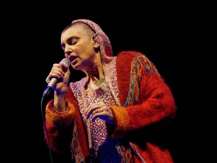 Sinéad O'Connor performing at the Ramsbottom Music Festival on Sunday 15th September 2013. (Image by Man Alive! Creative Commons 2.0)